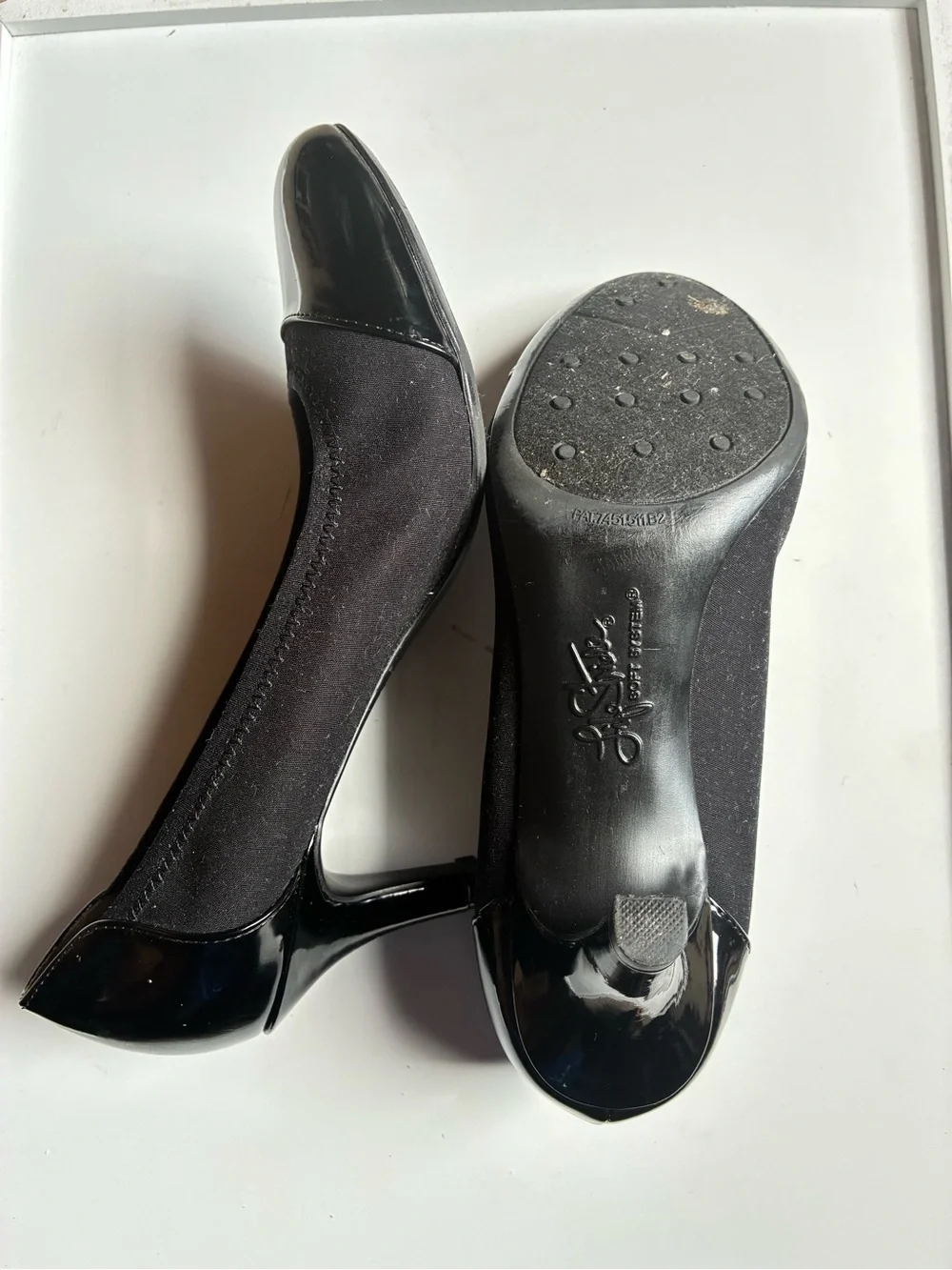 Life Stride Two-Tone Gray and Black Comfort Pumps